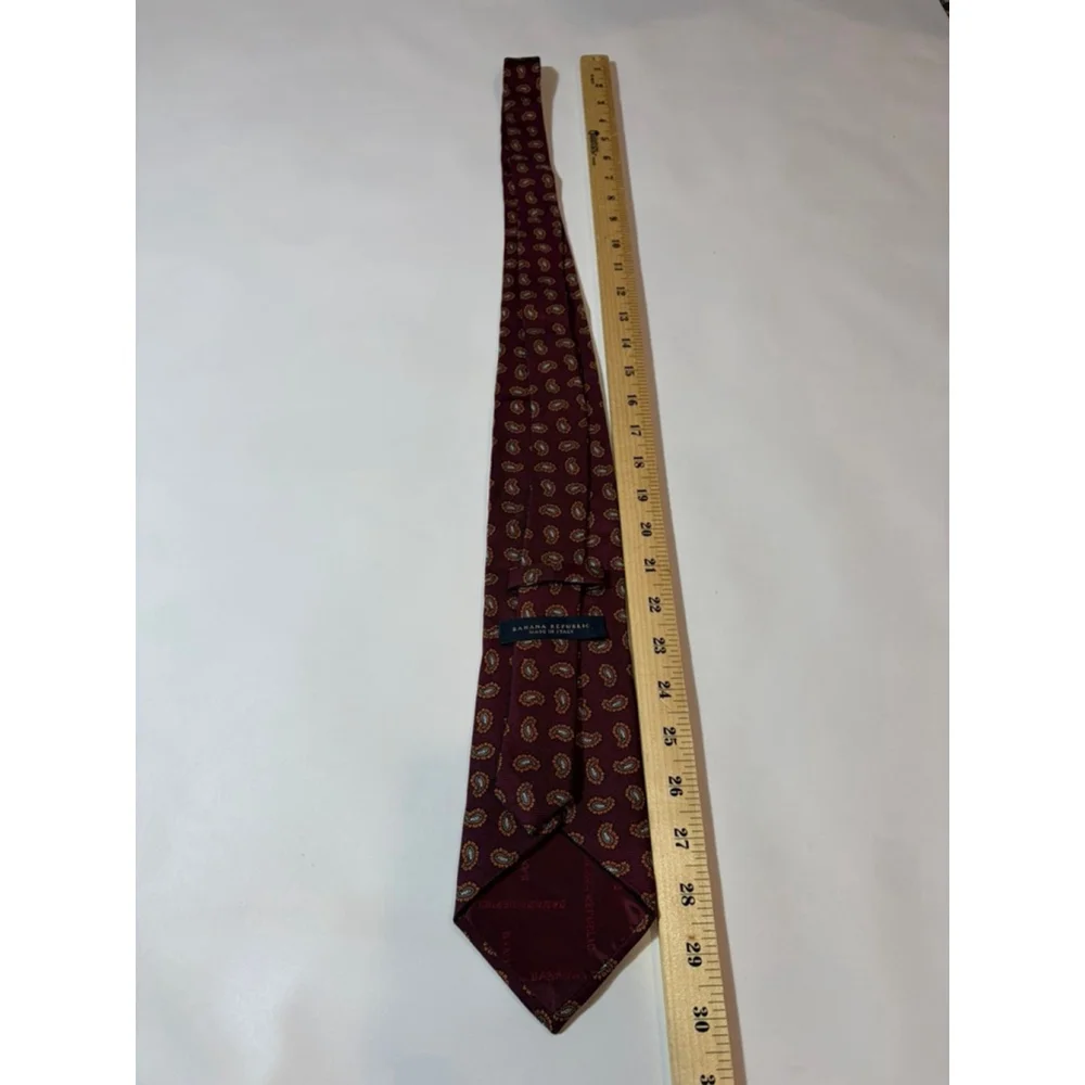 Banana Republic Silk Tie Burgundy Paisley Italy Classic Mens Necktie